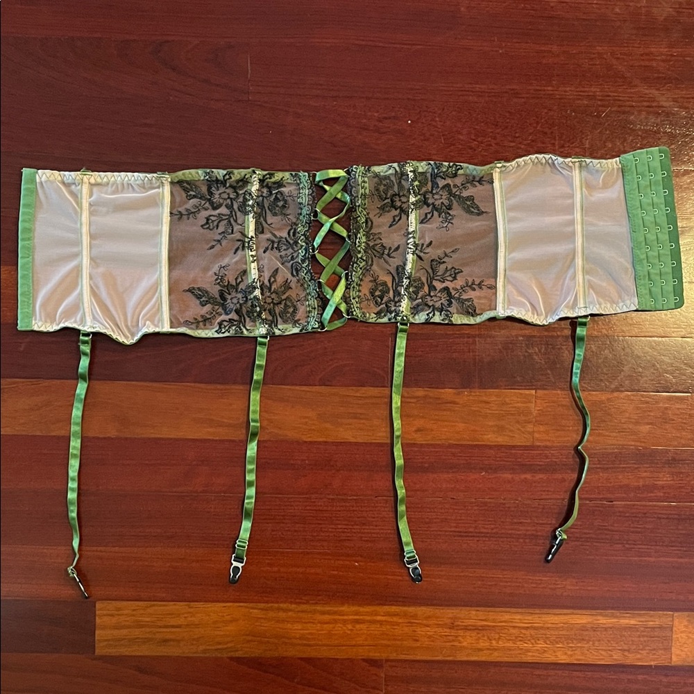 Womens Medium Green,Nude,Black Floral Embroidered Fine Mesh Garter Belt